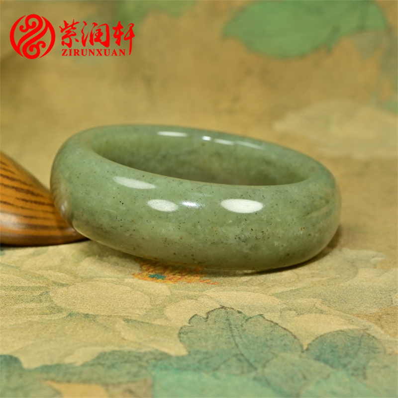 和田玉宽版手镯且末料暖青色肥厚