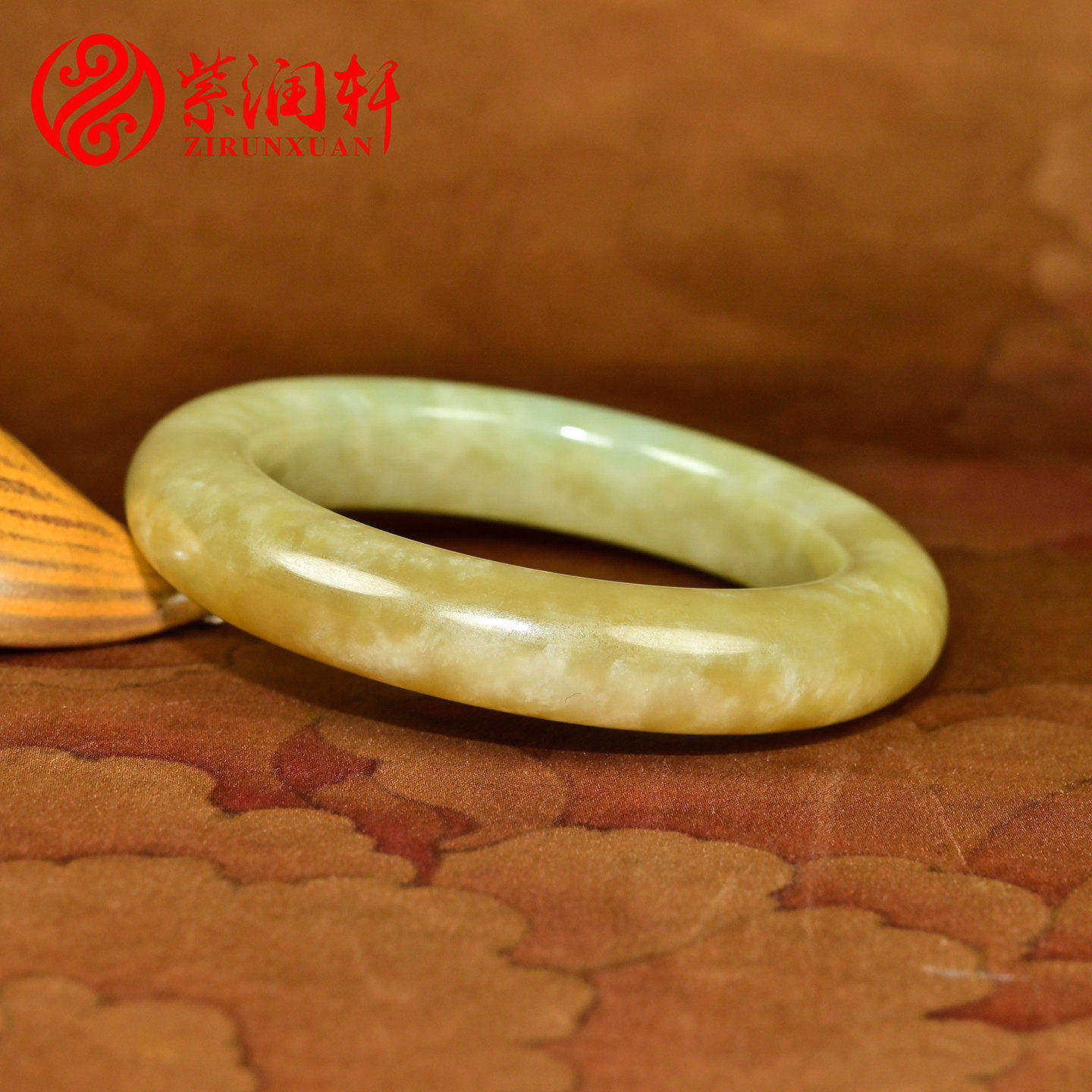 紫润轩新疆和田玉糖玉手镯山流水沁白皮肥厚条56MM俏色珍品传家级