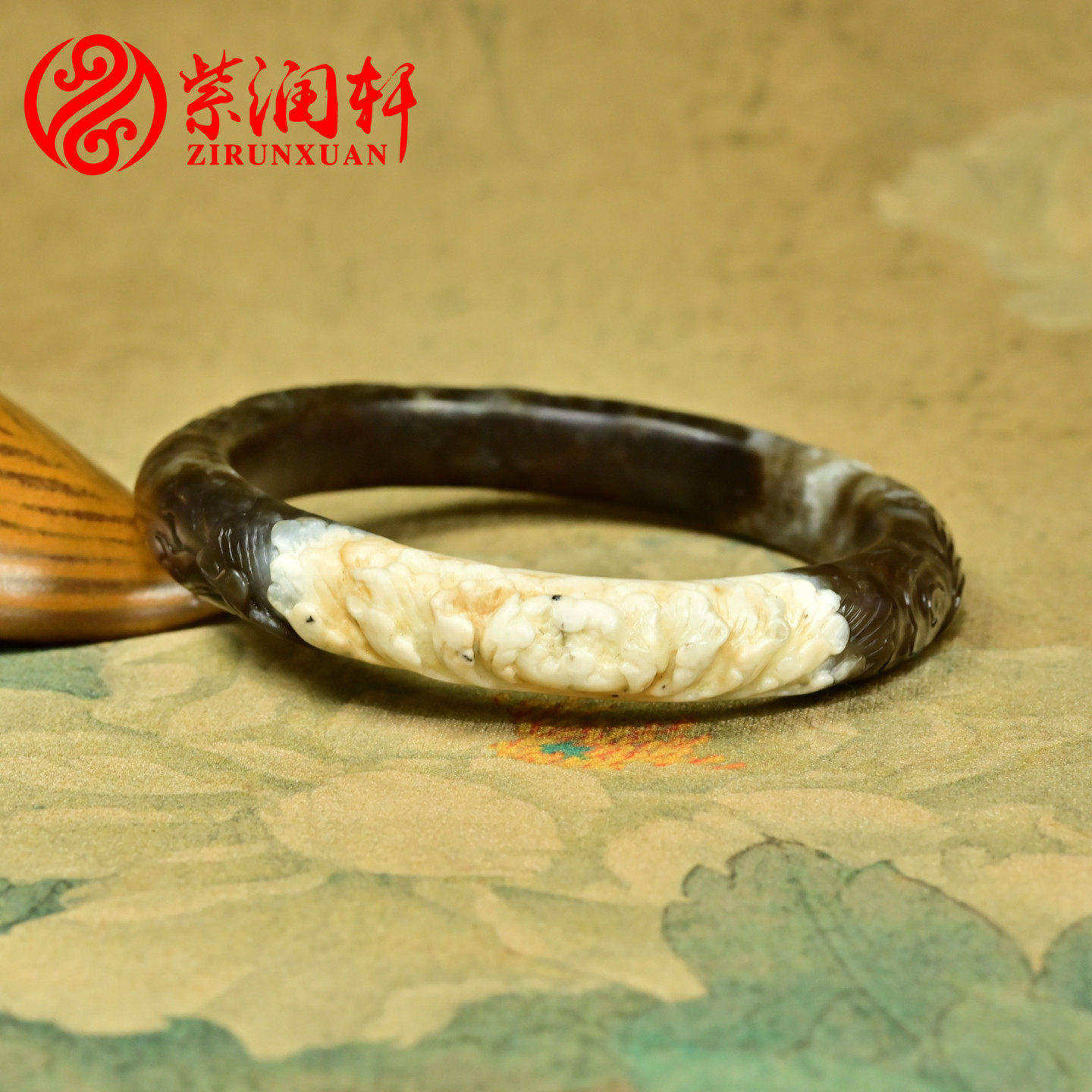 和田玉红糖玉手镯白皮凤凰牡丹花