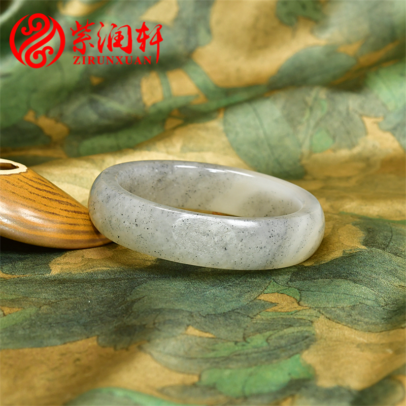 已结缘新疆和田玉白玉籽料青花手镯59MM水墨青花天然留皮镯子