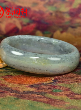 和田玉白底青花籽料手镯宽版留皮