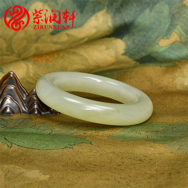 和田玉籽料手镯暖青白泥鳅背