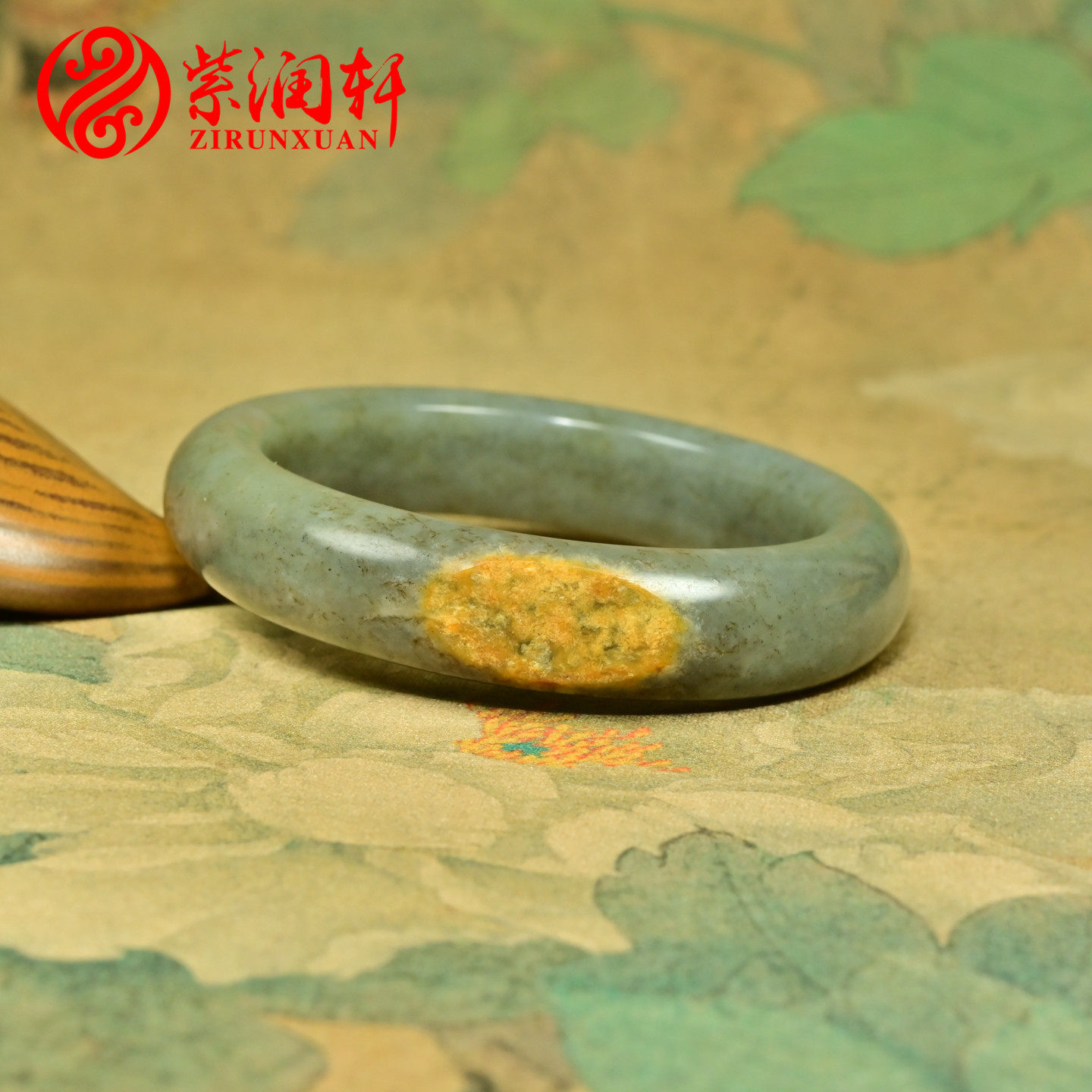 紫润轩新疆和田玉糖沁籽料手镯59MM聚黄沁皮青白青花底俏色收藏级