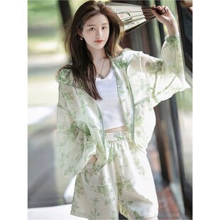 三亚旅游穿搭休闲宽松运动两件套女夏云南防晒衣服海边度假套装