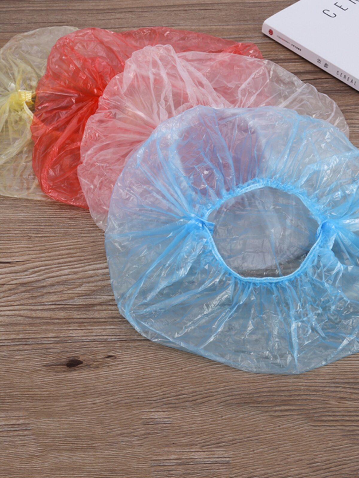 100 PIECES OF THICKENED WATERPROOF ADULT DISPOSABLE SHOWER CAPS HOTEL BATHS WOMENS SHAMPOOS PLASTIC BAKED OIL HATS