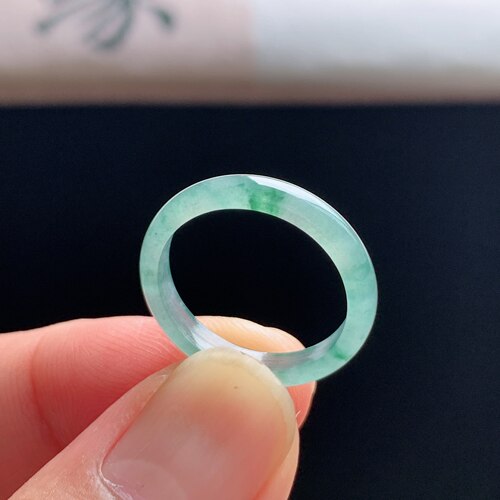 天然A货冰糯飘绿翡翠男女素圈戒