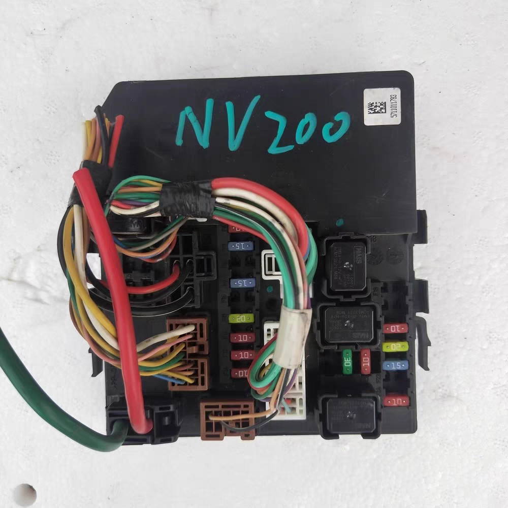 NV200发动机舱配电保险丝盒继电器车身电脑控制模块284B7JX30B拆
