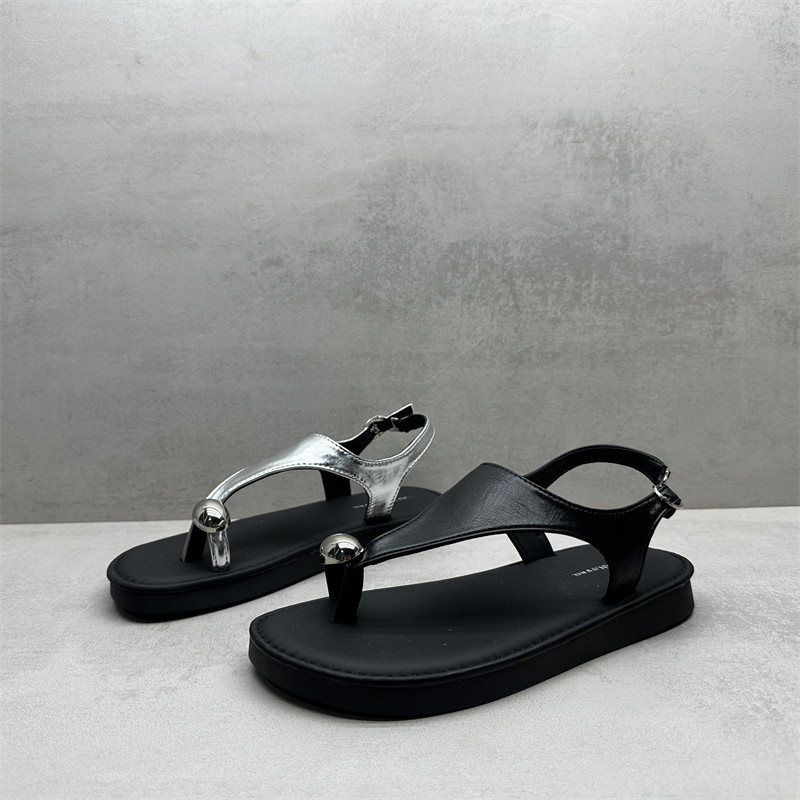 2025夏款断码处理女鞋休闲平底舒适软底套趾海边沙滩配裙子女凉鞋