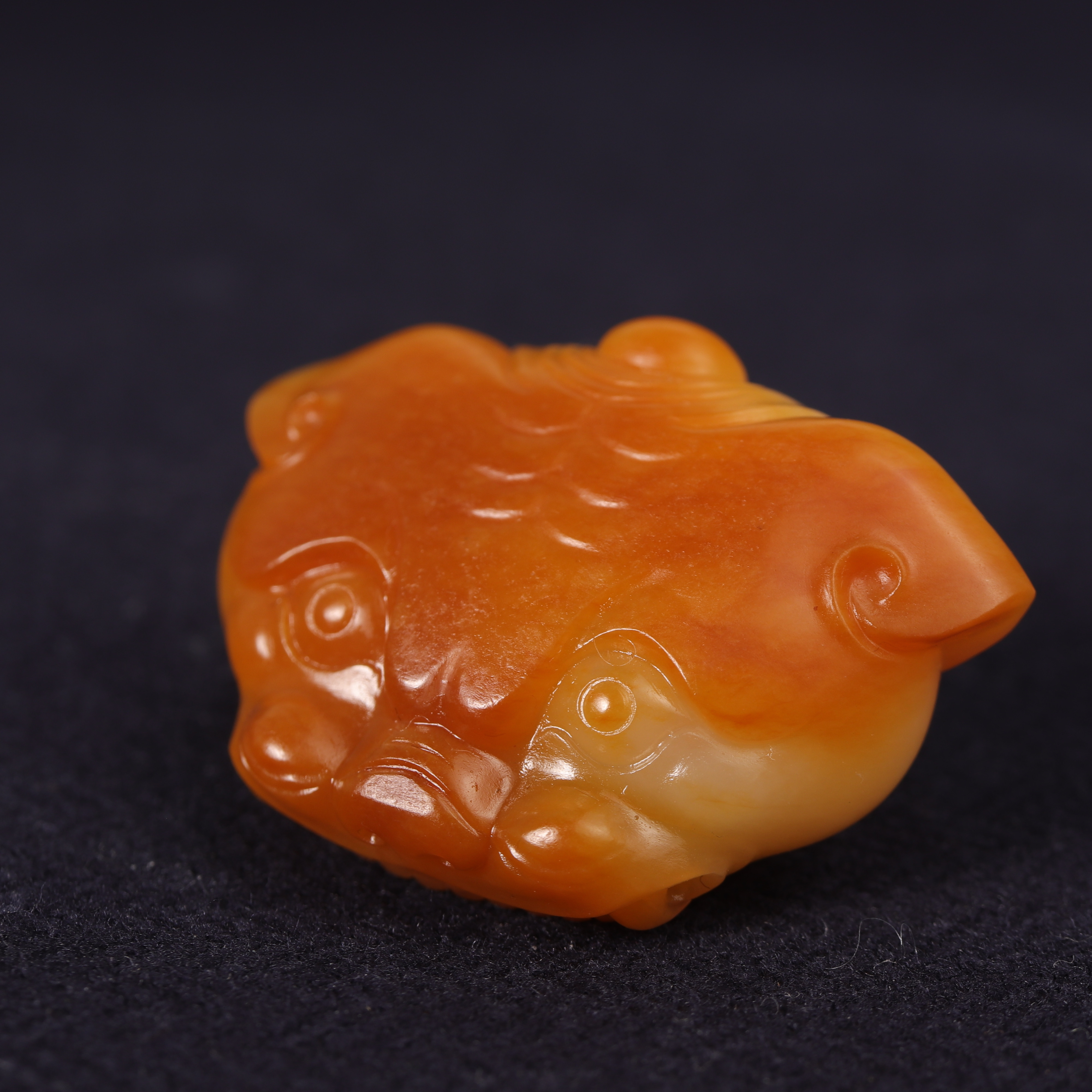 在售 新疆和田玉黄沁白玉籽料虎面玉坠挂件玉石苏工巧雕 藏品玉质