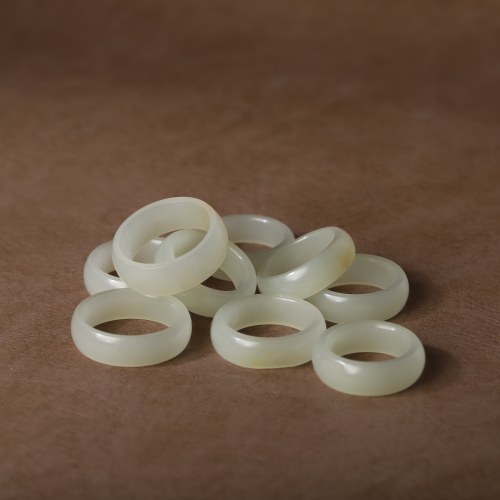 雅玉和田白玉洒金皮籽料女戒