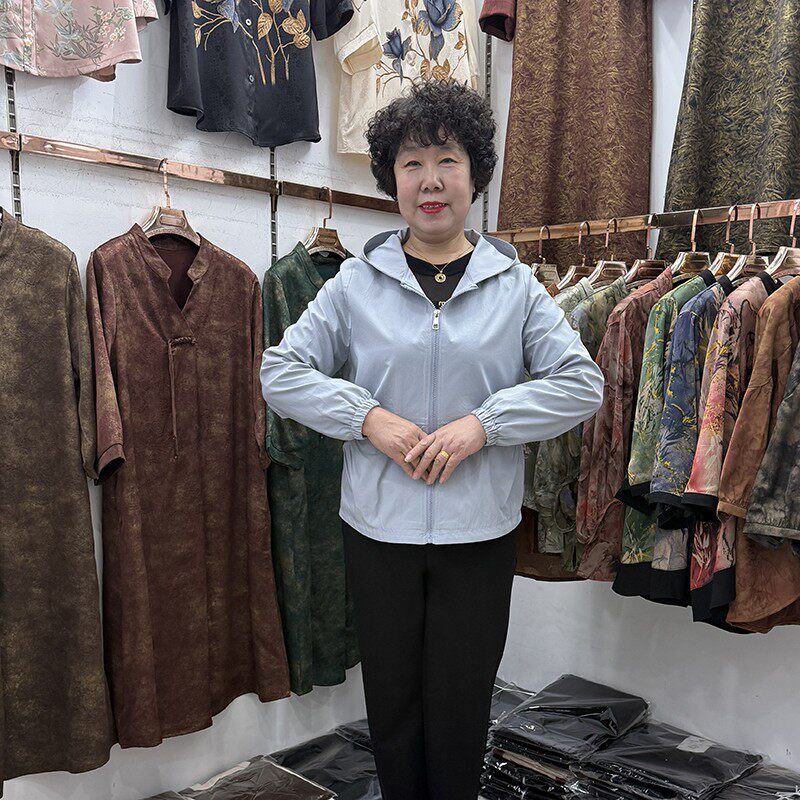 妈妈春夏新款休闲连帽短款风衣外套女小个子薄款40-50岁宽松夹克
