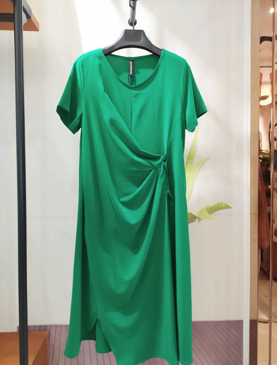 伊香飘影品牌折扣休闲设计感显瘦均码连衣裙