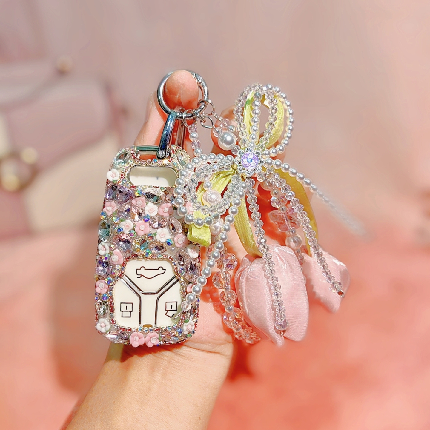 适用于奥迪a6l钥匙套25款a3l专用a7l汽车q4etron镶钻q7壳a8扣q6包