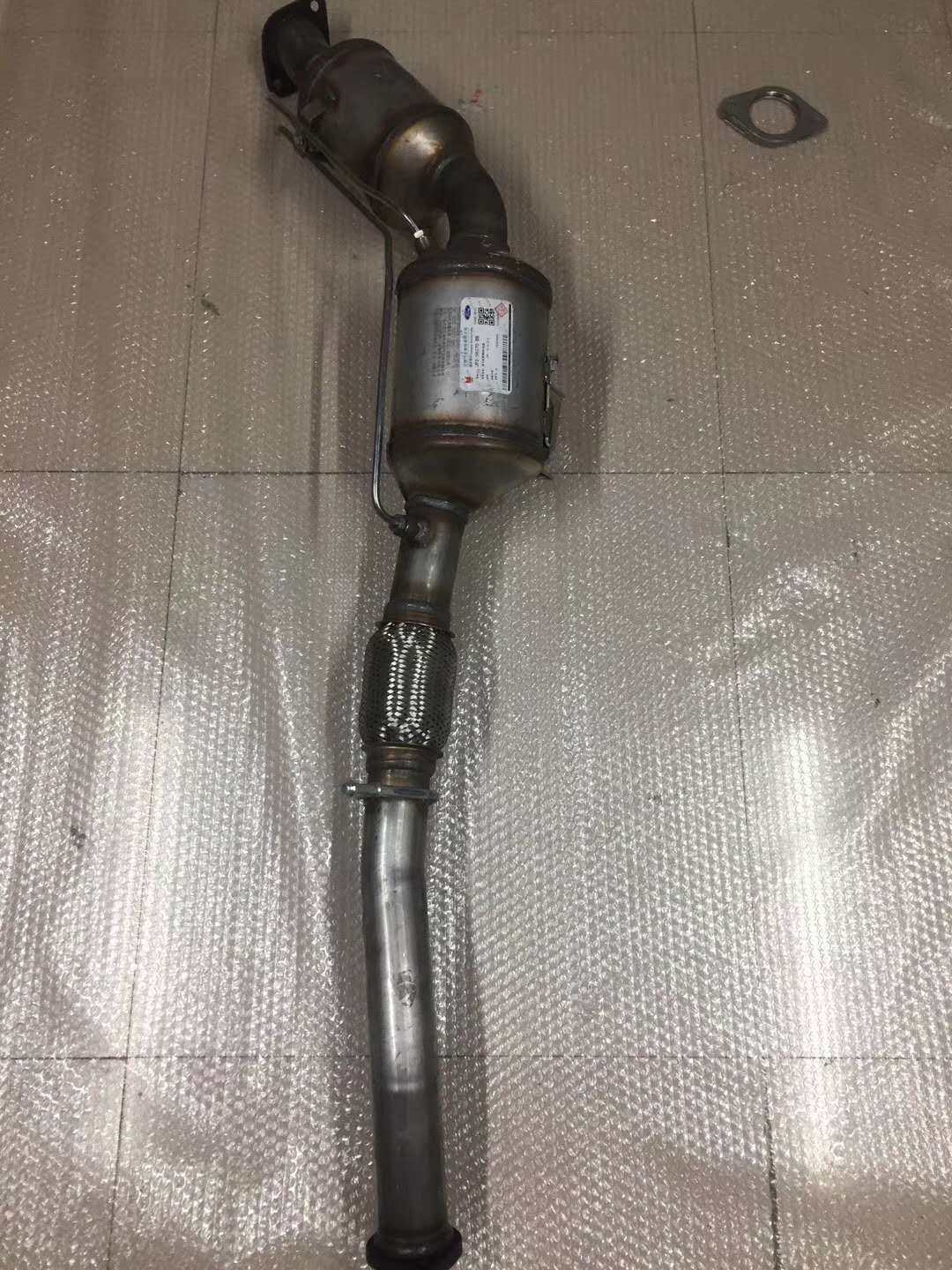 江铃新款域虎配件三元催化排气管带三元催化排气前管带催化器总成