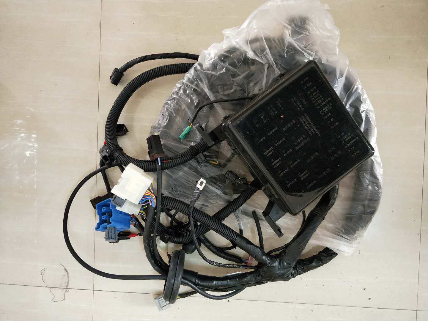 江铃陆风X5X8配件 发动机室线束 发动机机仓线束图片