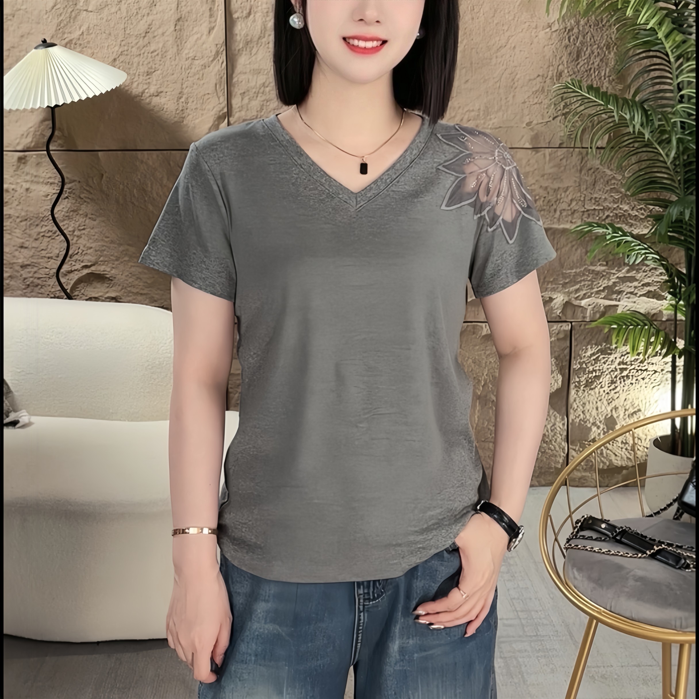 夏季时尚短袖女士洋气肩膀镂空V领纯色百搭显瘦气质休闲上衣T恤