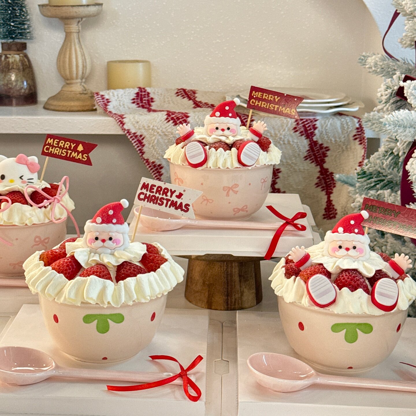 2026网红圣诞节奶油草莓碗蛋糕装饰插旗圣诞老人蝴蝶结甜品陶瓷碗