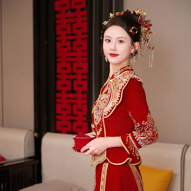 适用重工a秀禾服情侣套装2024新款丝绒缎面新娘嫁衣大码中式结婚