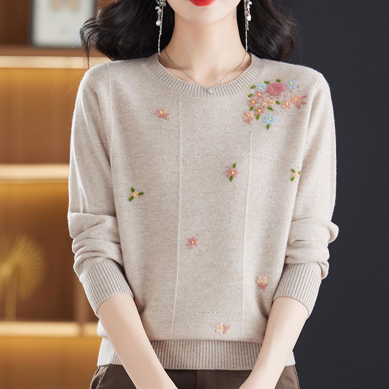 适用洋气中年绣花羊绒衫毛衣w女秋冬圆领上衣大码妈妈条纹针织打