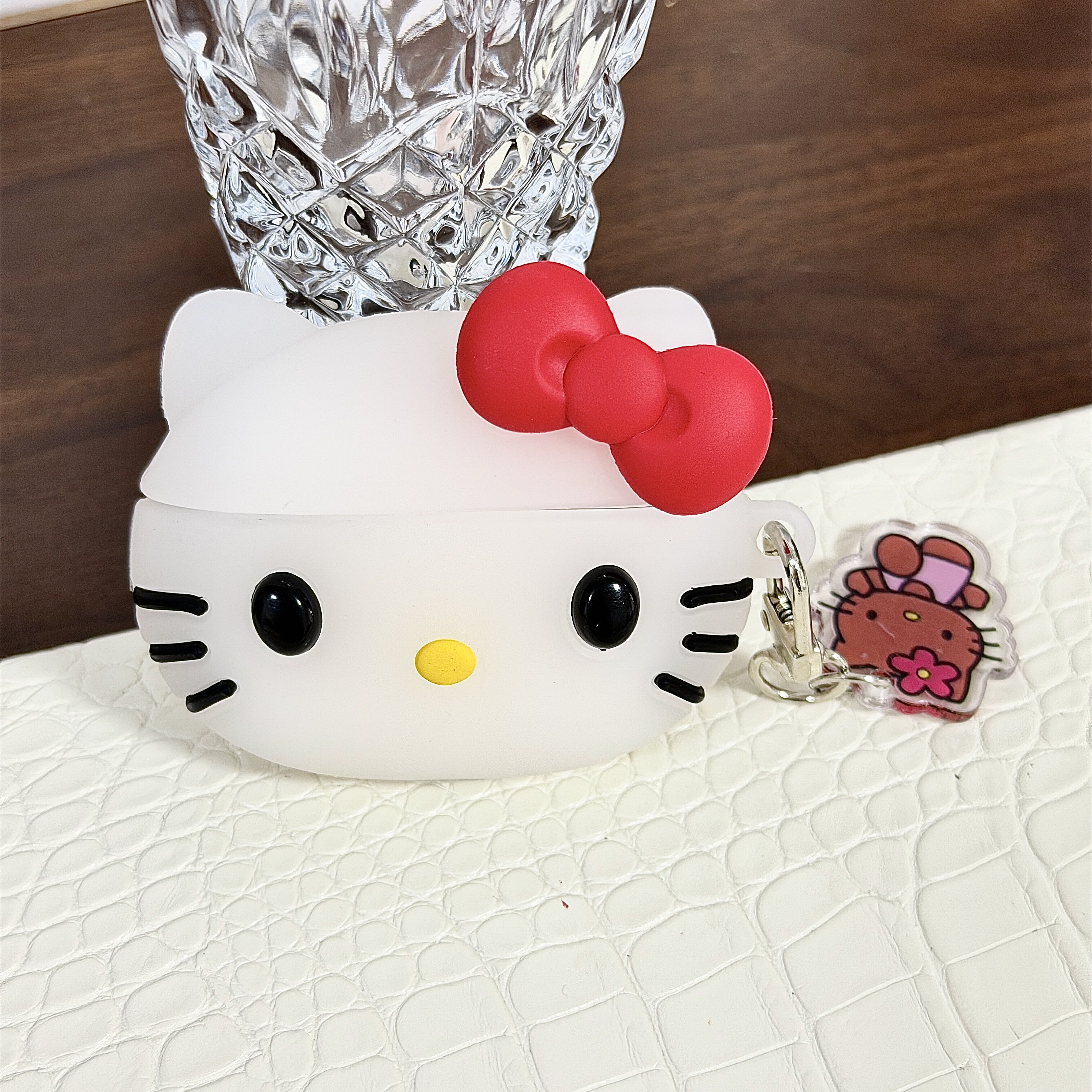 壳代表 适用紫外线变色黑皮白皮kitty可爱airpodspro耳机保护套简约可爱硅胶全包软套1/2/3代创意个性凯蒂猫4