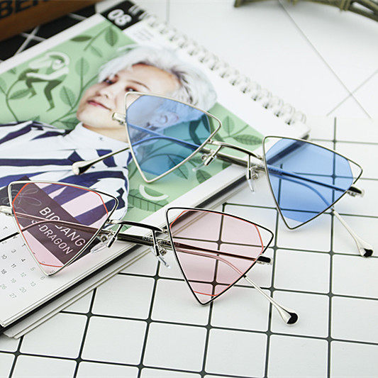 欧美新款凹造型复古超小框三角形眼镜金属太阳镜网红同款嘻哈墨镜
