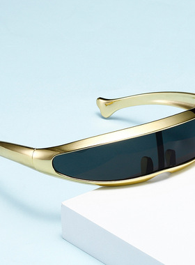 太空机器人舞台表演连体片