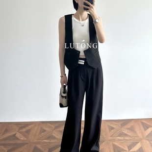 无袖叠穿坎肩马甲外套2024春夏新款上衣U领短款西装背心马夹女款