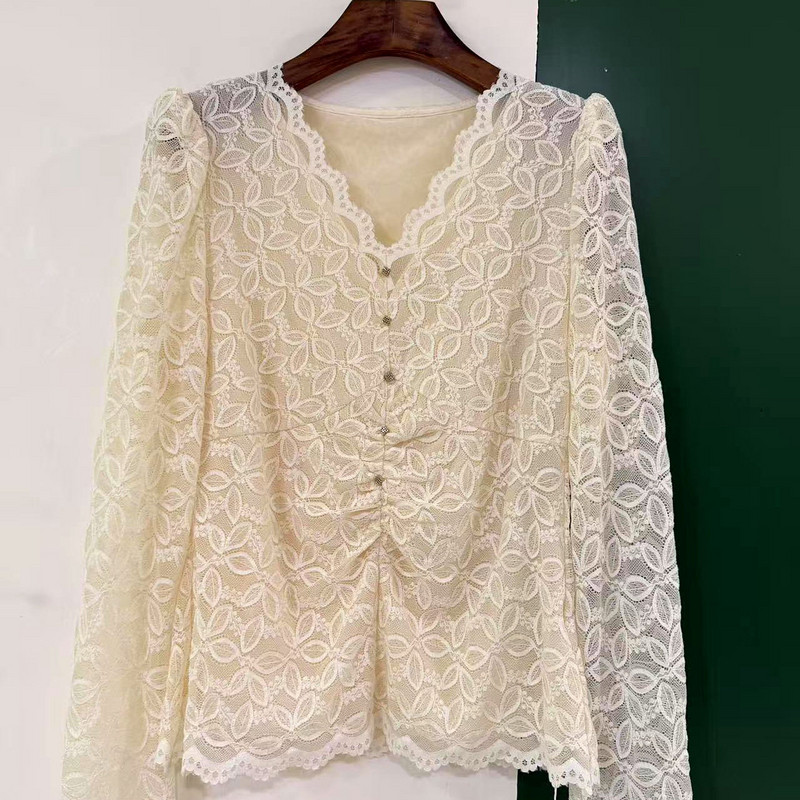 赫琳娜1356 门禁皱褶设计感V领树叶花百搭蕾丝衬衣小衫上衣春2026