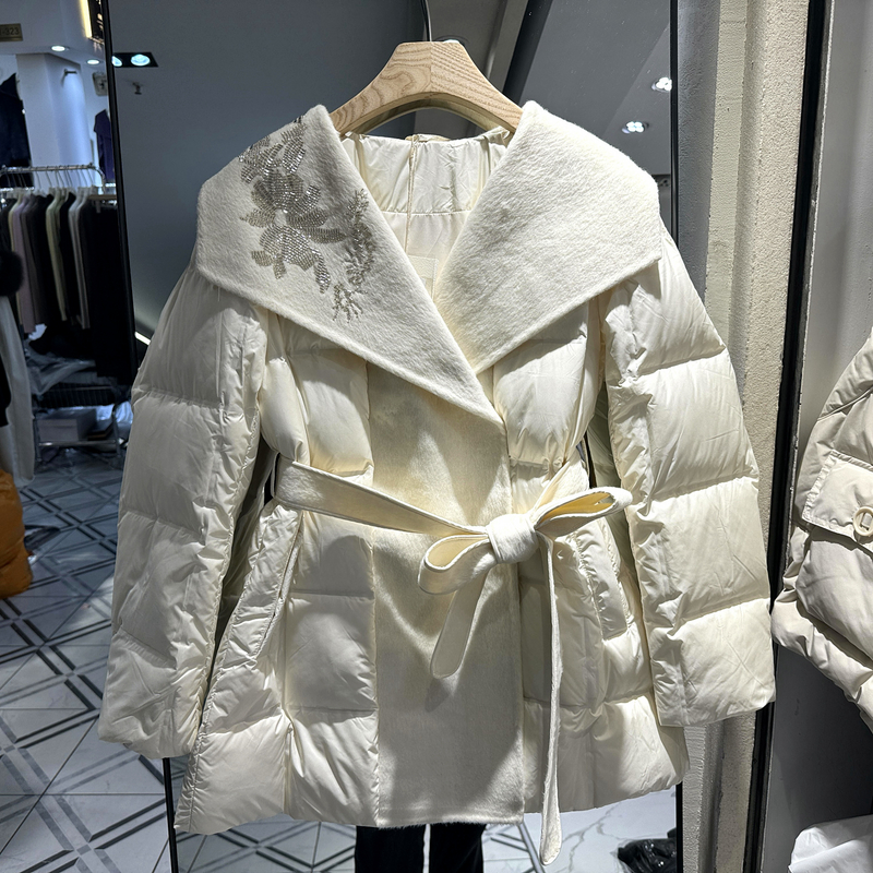 99861 串珠刺绣花双面呢大翻领系带收腰小个中长羽绒服欧货冬