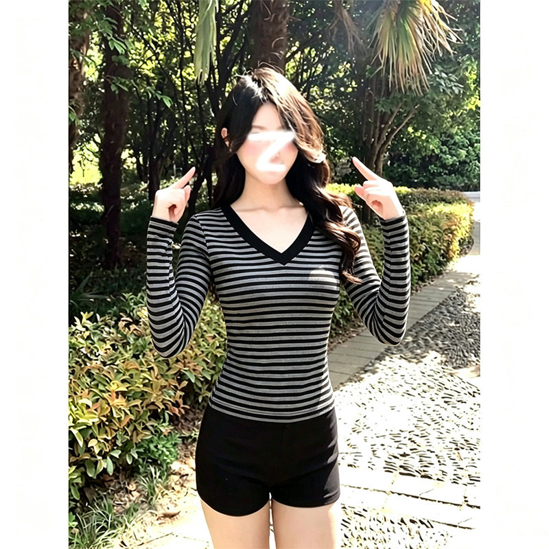 V领条纹长袖t恤女装2026新款潮春秋内搭百搭打底衫短款辣妹上衣服