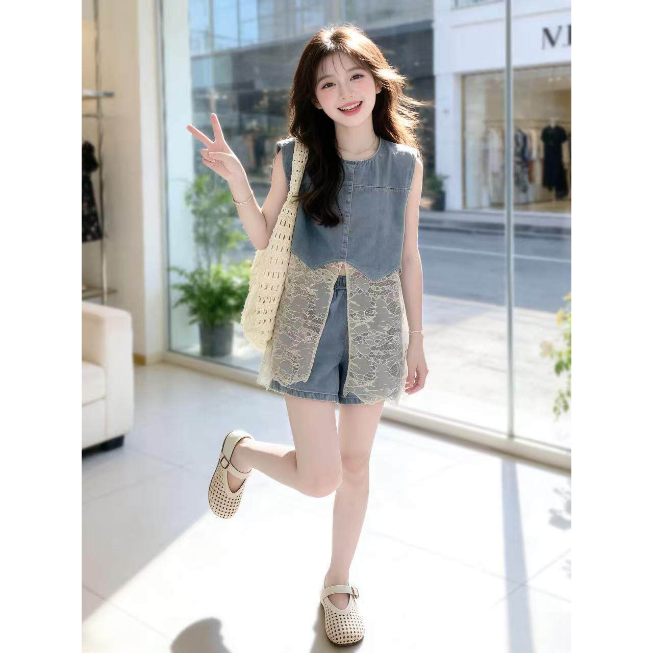 女大童夏季休闲套装2026新款儿童韩版洋气蕾丝拼接牛仔背心两件套