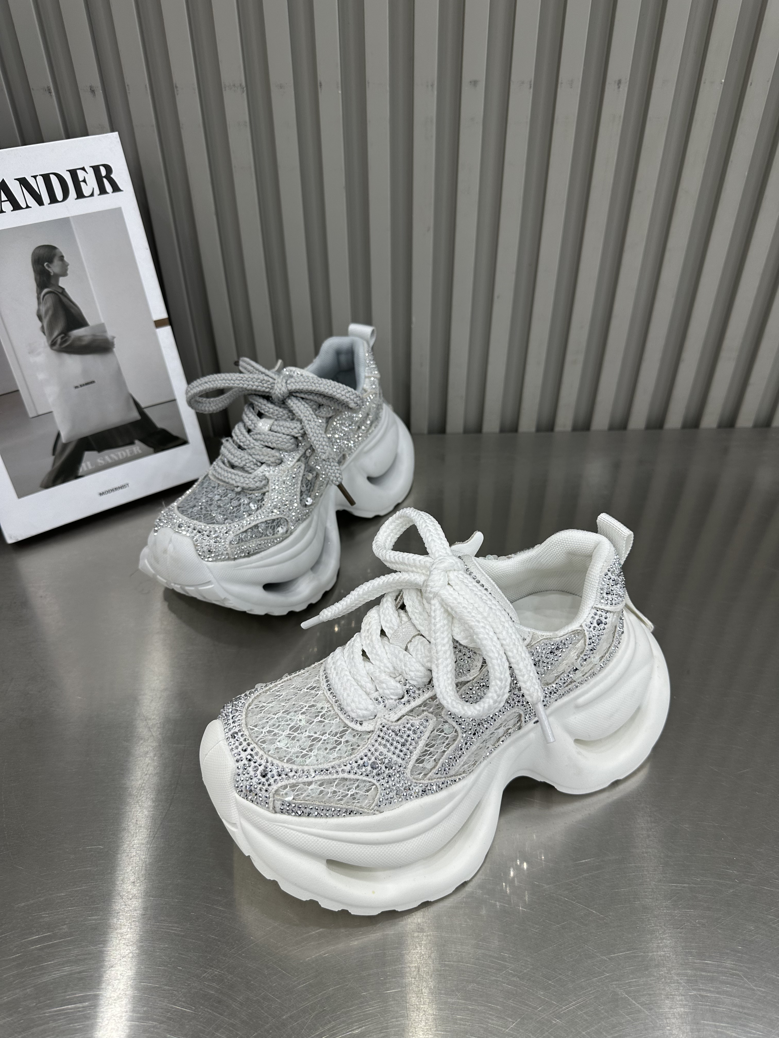 时尚水钻网面厚底老爹鞋女2026夏新款透气百搭增高轻便休闲运动鞋