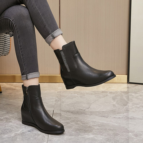 艾淇黑色牛皮内增高短靴