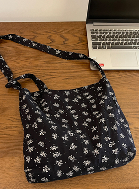 A moment official_自留推荐小众百搭慵懒风布袋帆布袋单肩斜挎包