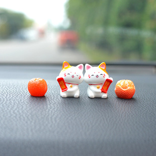 2025网红车载创意招财猫摆件新车内装饰品汽车仪表盘高档女神摆件