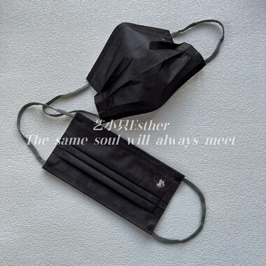 2026新款高级纯黑色口罩香港迪士尼米奇显脸小透气显白时尚气质感