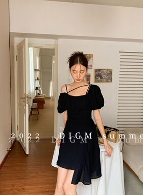 2022夏季款法式设计感不规则显瘦连衣裙女复古小众赫本风气质短裙