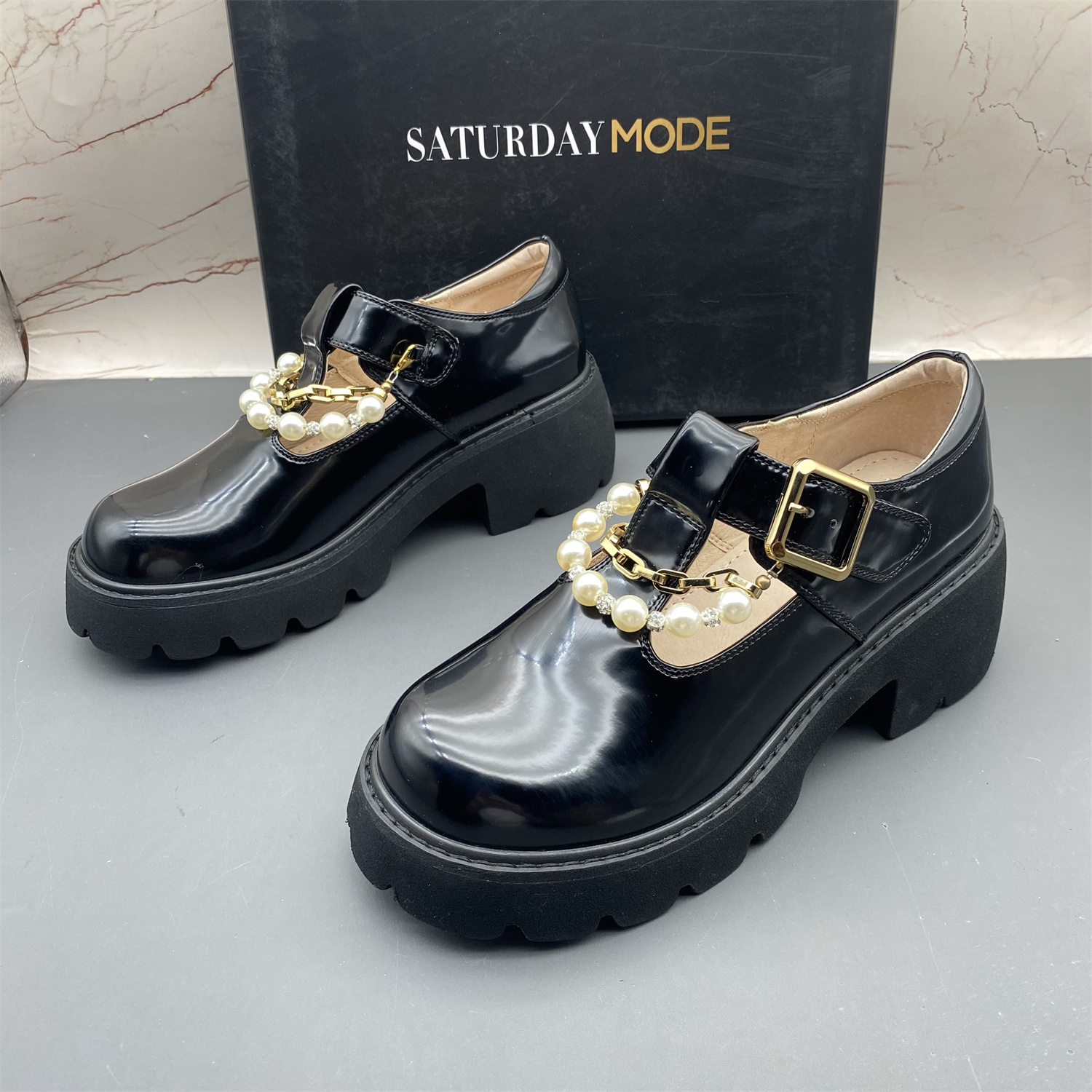 39码SATURDAYMODE断码撤柜真皮女鞋平跟防滑圆头魔术贴深口单鞋