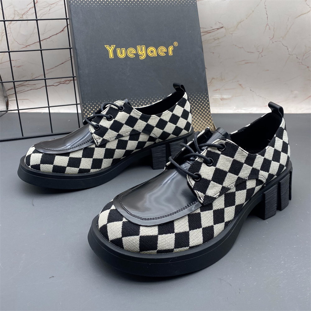 月芽儿品牌撤柜断码处理女鞋圆头系带平跟防滑时尚气质格子单鞋