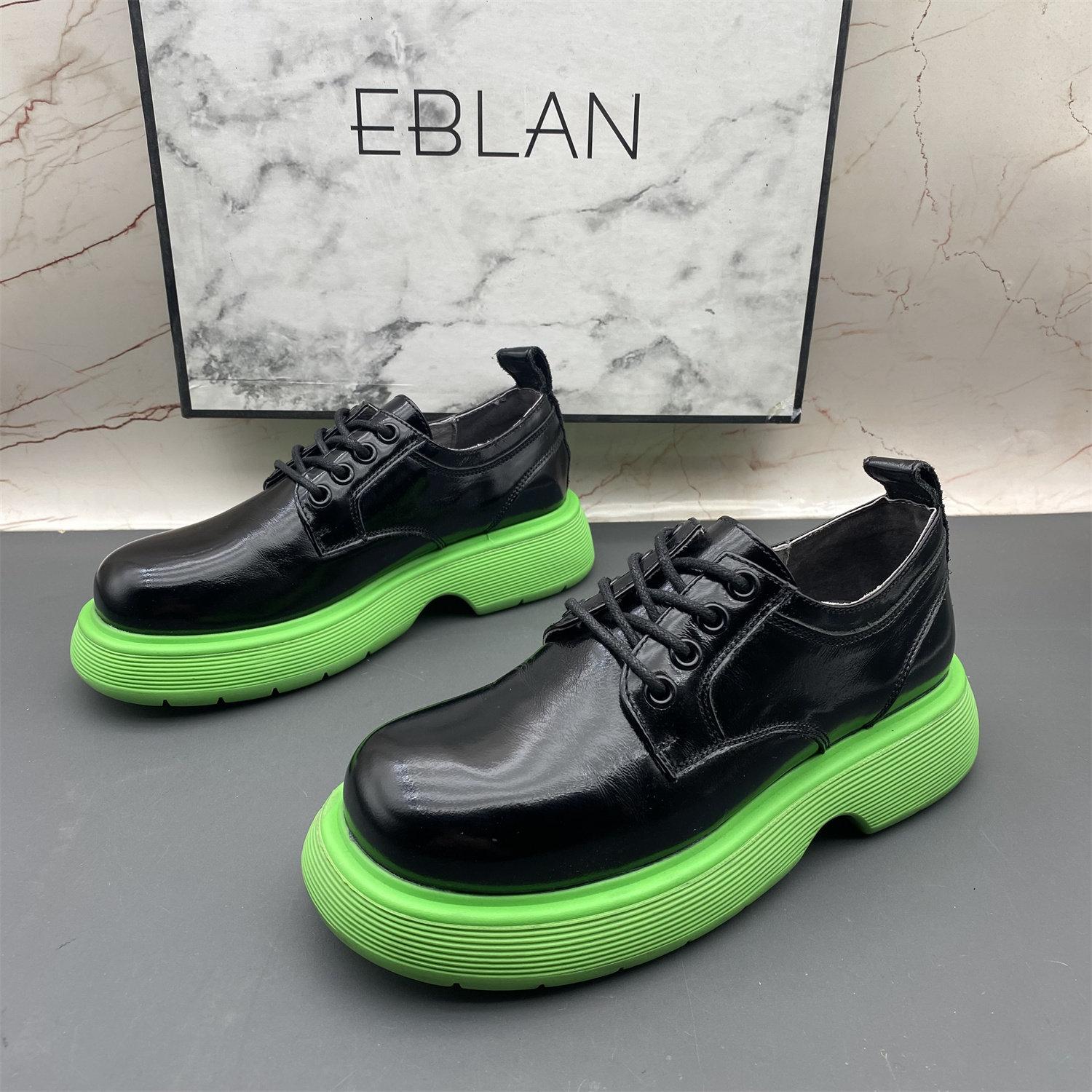 EBLAN/伊伴撤柜断码牛皮处理女鞋防滑平底系带圆头深口气质单鞋