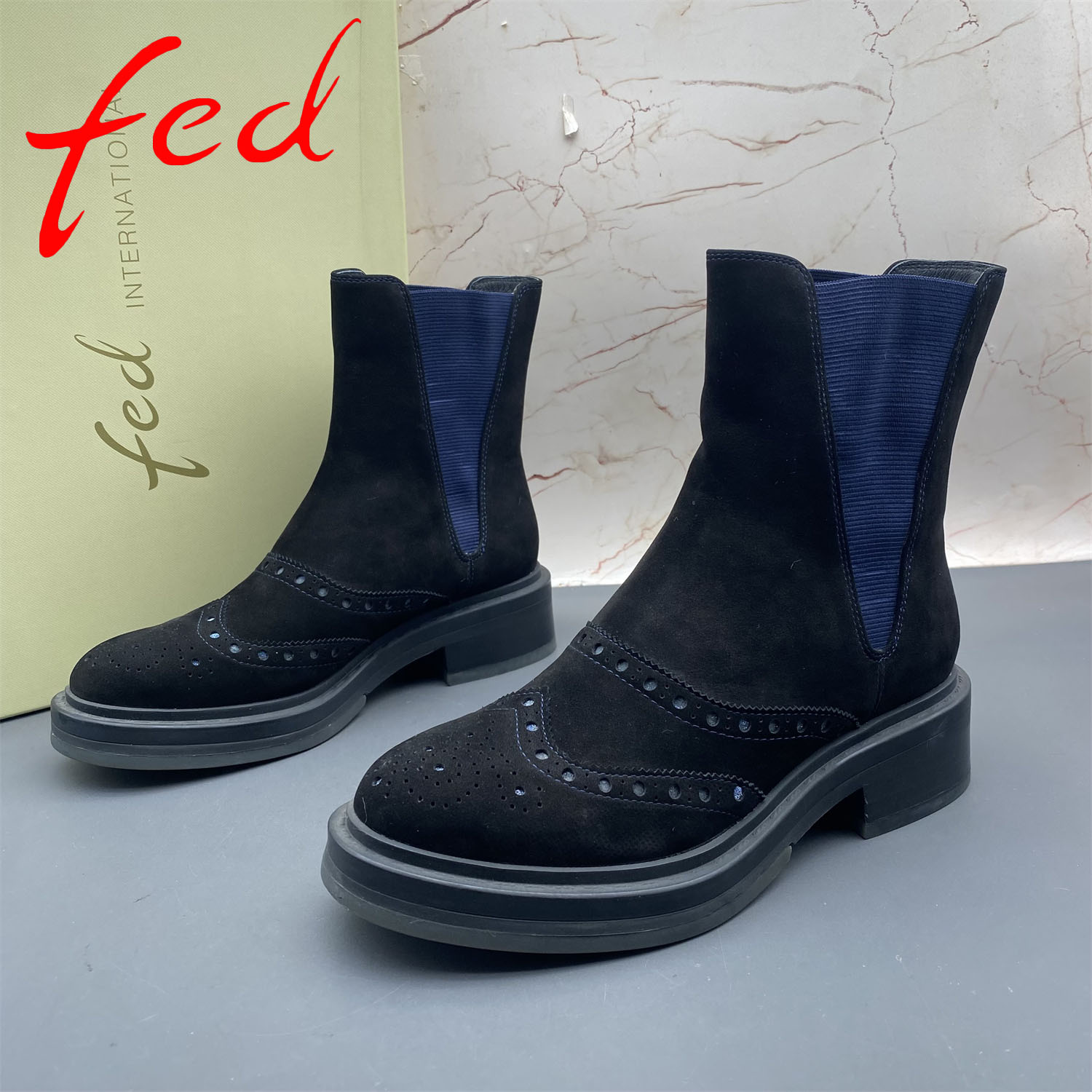 正品fed/艾芙伊迪撤柜断码牛皮女鞋圆头平跟防滑套筒布洛克短靴