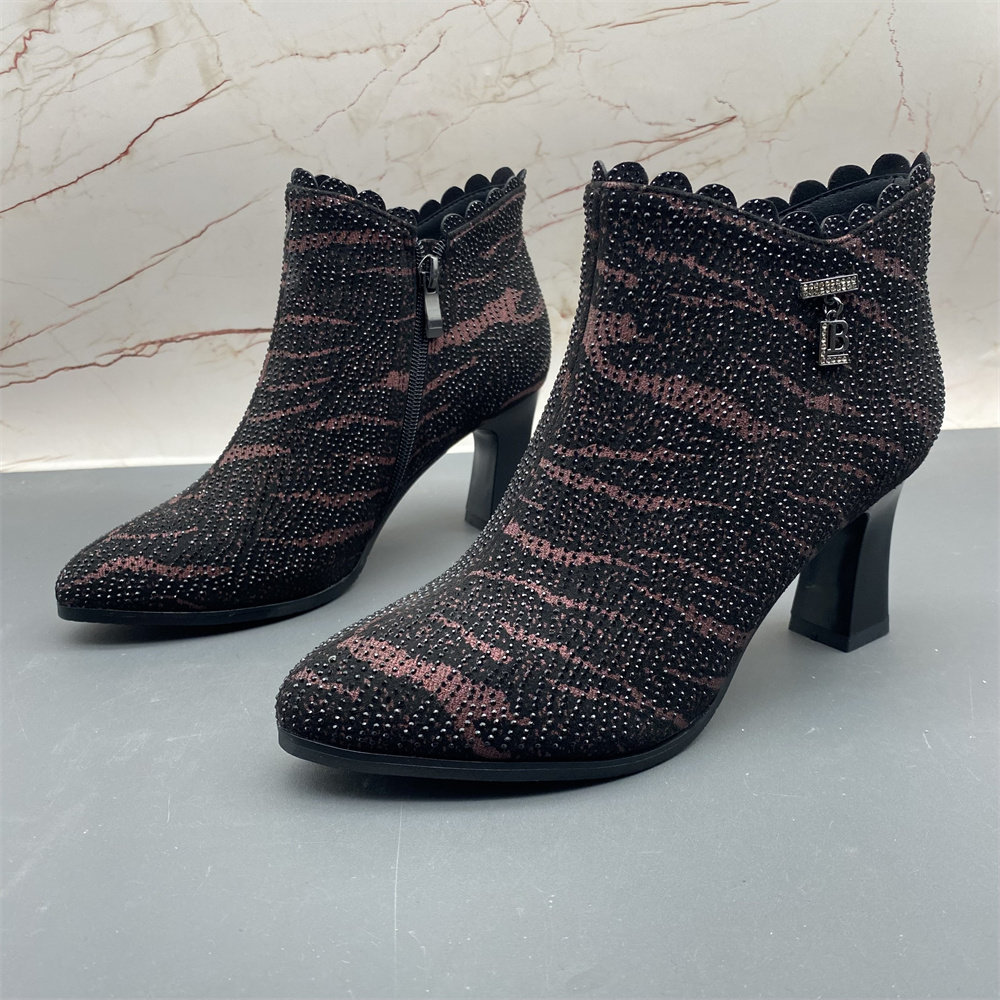 真皮断码撤柜处理女鞋新款尖头水钻高跟粗跟侧拉链时尚休闲短靴子