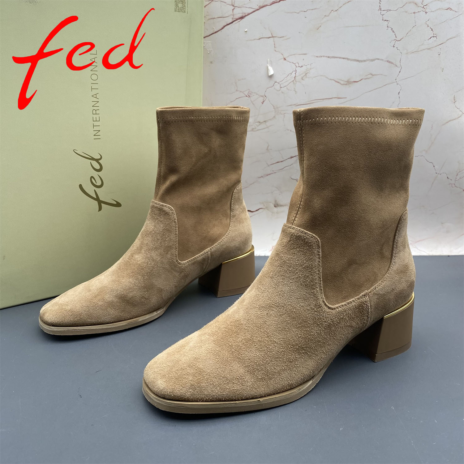 39码fed/艾芙伊迪撤柜断码羊皮女鞋粗跟中跟圆头套筒防滑时尚短靴