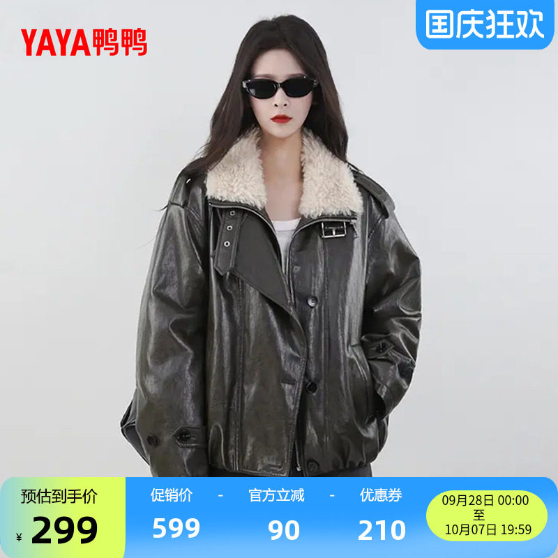 鸭鸭羽绒服女PU皮保暖短款外套