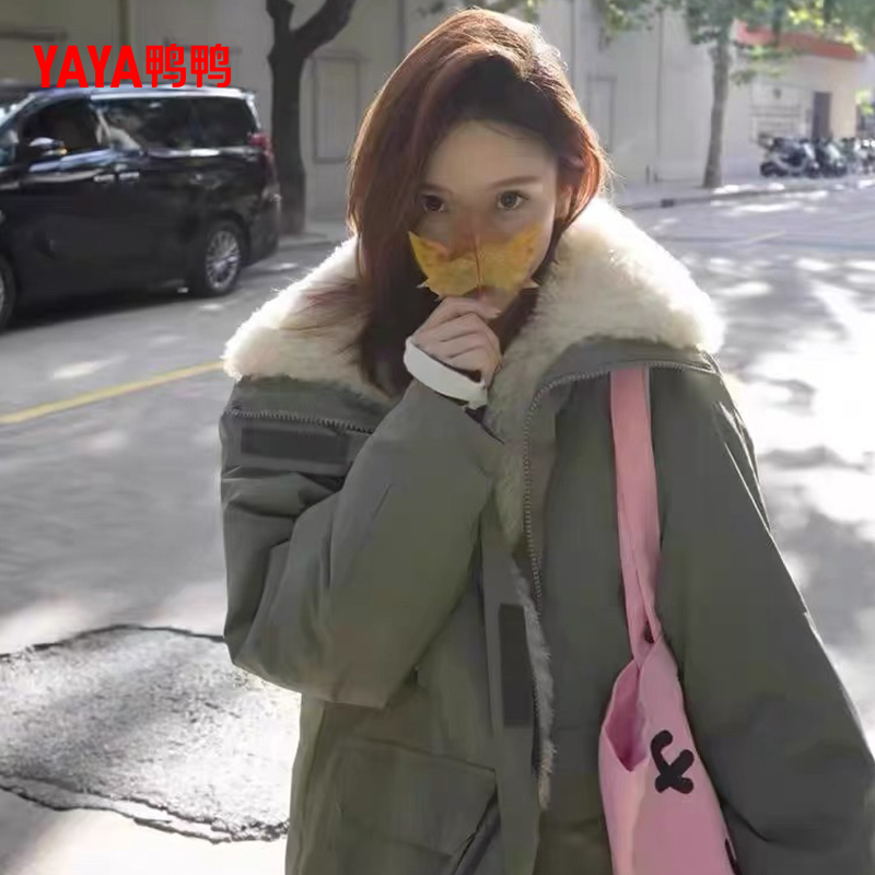 鸭鸭百搭中长款羽绒服女