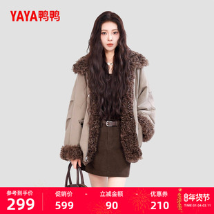 鸭鸭2025年冬季新款羽绒服女羊卷毛毛领气质设计感休闲派克外套F