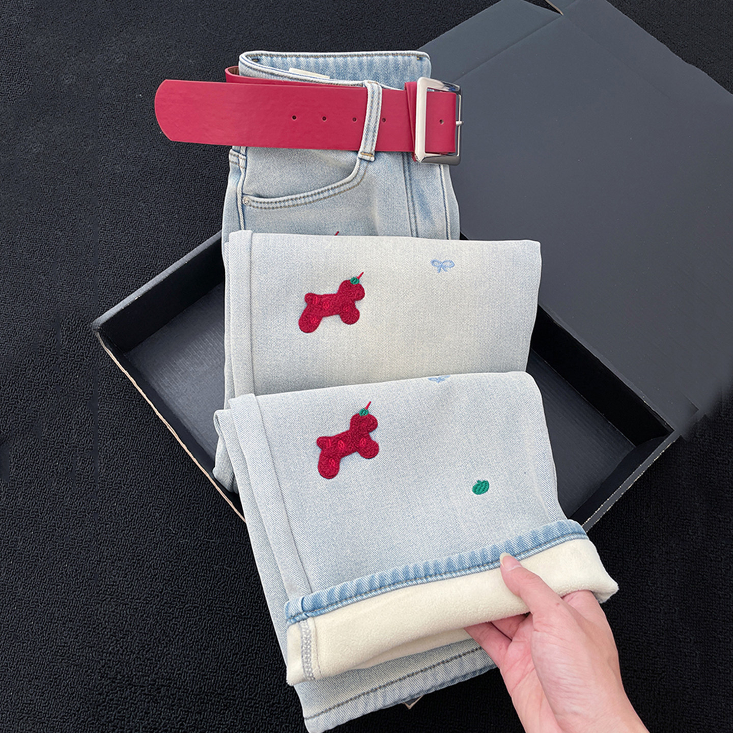 美式别致刺绣浅蓝色加绒牛仔裤