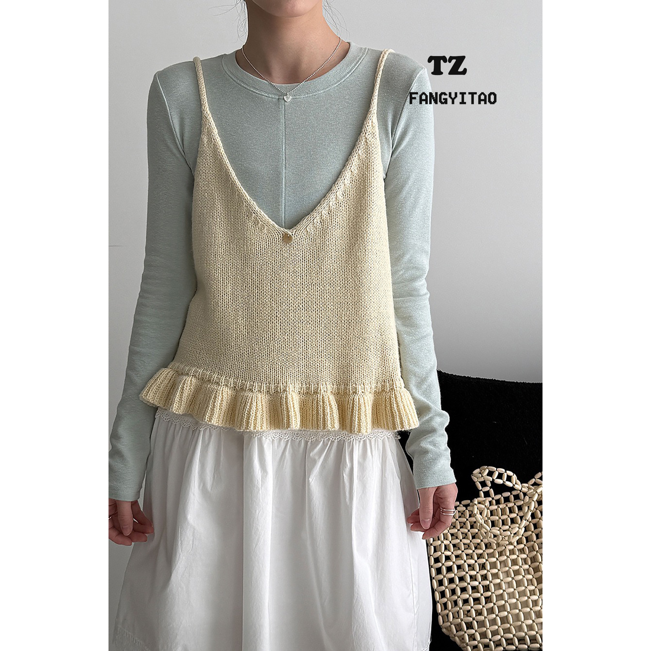 2026春季韩系慵懒背心外穿荷叶边针织V领马甲毛线叠穿吊带上衣女