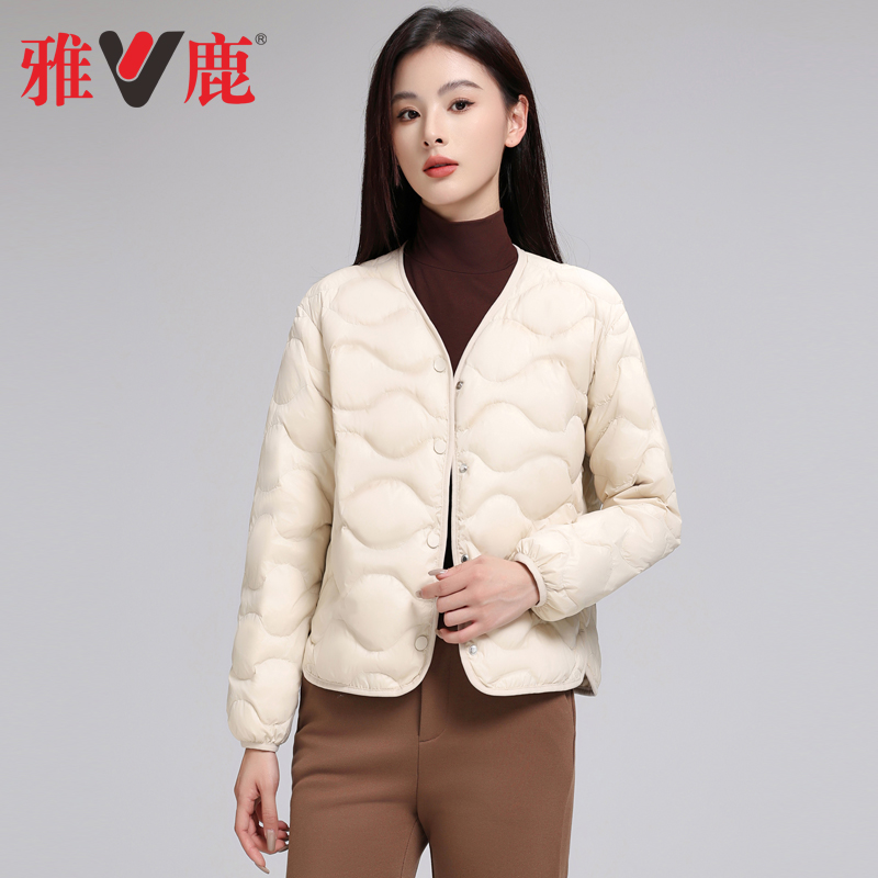 百搭短款圆领时尚羽绒服女