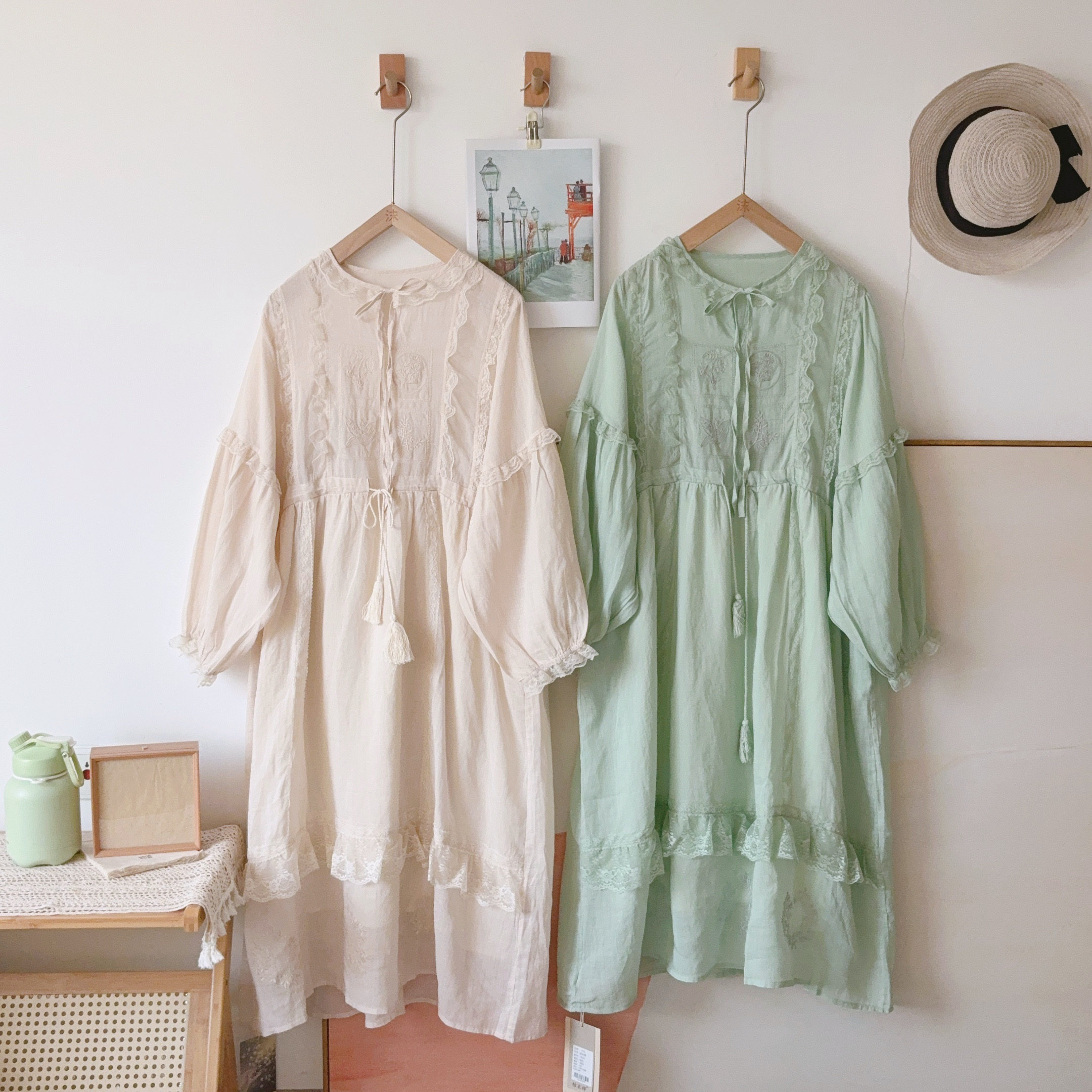 连衣裙2026日系复古文艺拼蕾丝刺绣宽松百搭小众苎麻长袖裙子9591